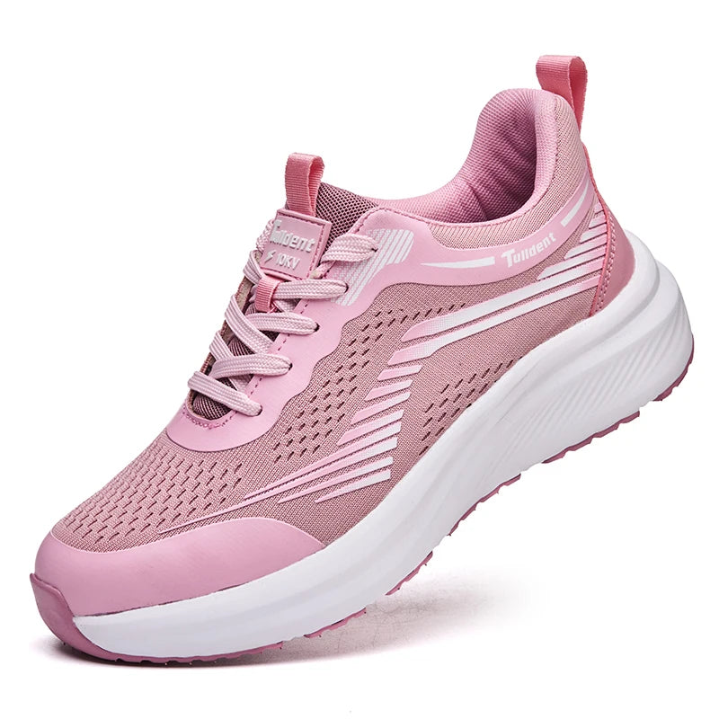 Tênis Spark isolado em vista de três quartos, com detalhes rosa e branco
