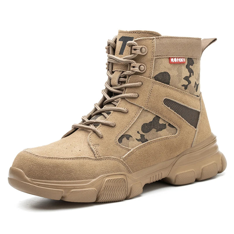Bota bege com cano alto, painel camuflado e cadarços, vista em três quartos